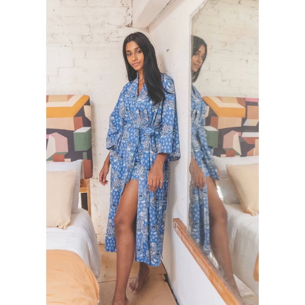 Printfresh Tiger Queen Robe in Cornflower.